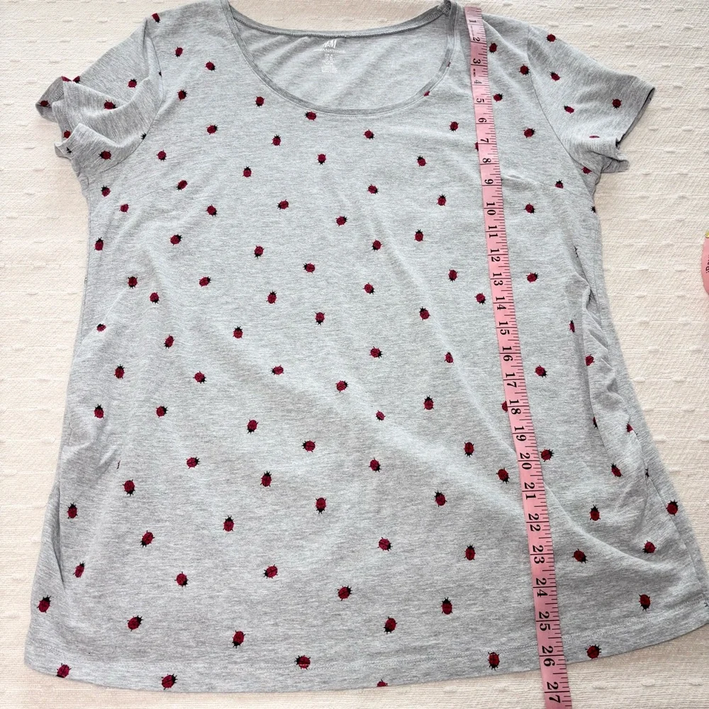 H&M maternity Cotton T-shirt gray with an adorable ladybug pattern Size‎ XL